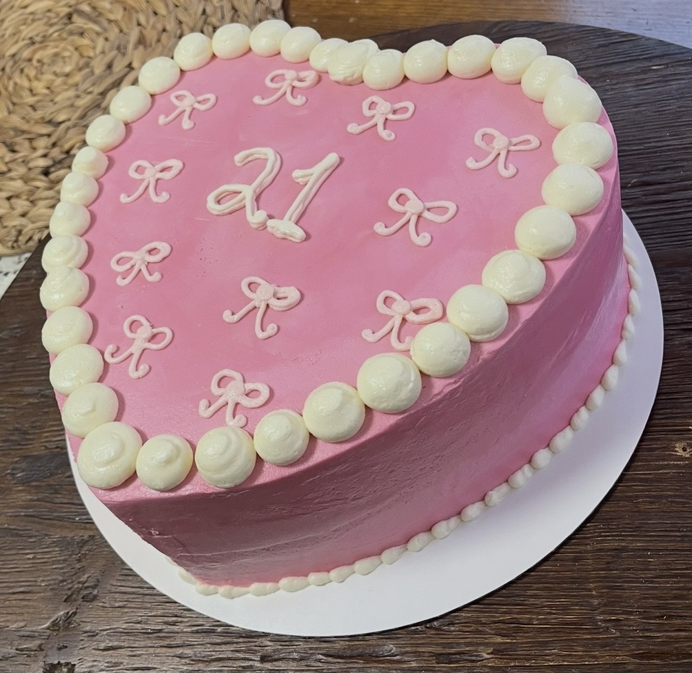 9in Vintage Heart Cake
